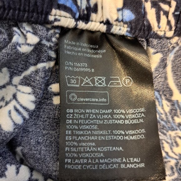 H&M Floral Patterned Flowy Shorts - Picture 4 of 5